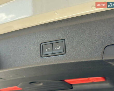 Білий Фольксваген Туарег, об'ємом двигуна 2.99 л та пробігом 26 тис. км за 69999 $, фото 13 на Automoto.ua