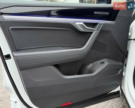 Белый Фольксваген Туарег, объемом двигателя 2.97 л и пробегом 131 тыс. км за 59979 $, фото 14 на Automoto.ua