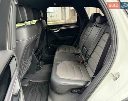 Белый Фольксваген Туарег, объемом двигателя 3 л и пробегом 63 тыс. км за 62999 $, фото 16 на Automoto.ua