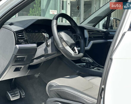 Білий Фольксваген Туарег, об'ємом двигуна 2.99 л та пробігом 26 тис. км за 69999 $, фото 15 на Automoto.ua