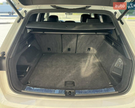 Белый Фольксваген Туарег, объемом двигателя 2.97 л и пробегом 138 тыс. км за 63000 $, фото 27 на Automoto.ua