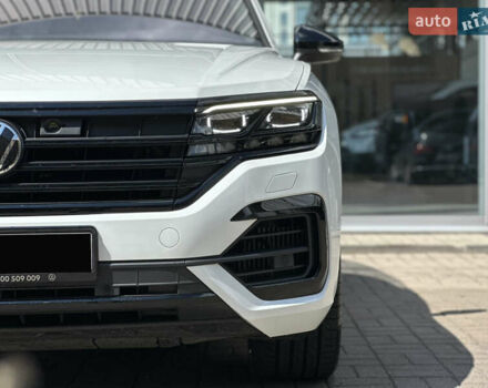 Білий Фольксваген Туарег, об'ємом двигуна 2.99 л та пробігом 26 тис. км за 69999 $, фото 3 на Automoto.ua