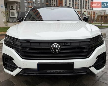 Белый Фольксваген Туарег, объемом двигателя 3 л и пробегом 63 тыс. км за 62999 $, фото 4 на Automoto.ua