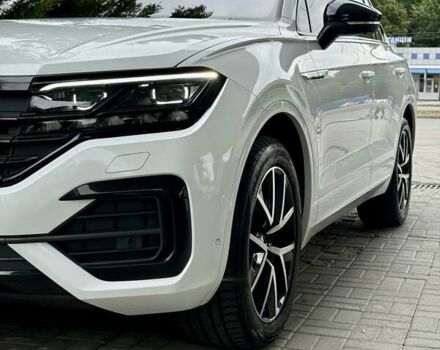 Білий Фольксваген Туарег, об'ємом двигуна 2.97 л та пробігом 77 тис. км за 64900 $, фото 5 на Automoto.ua