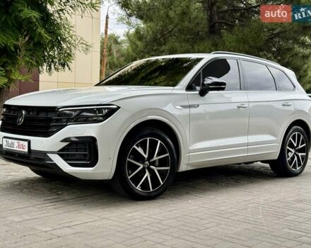 Білий Фольксваген Туарег, об'ємом двигуна 2.97 л та пробігом 77 тис. км за 64900 $, фото 2 на Automoto.ua