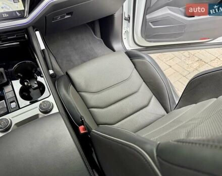 Білий Фольксваген Туарег, об'ємом двигуна 2.97 л та пробігом 77 тис. км за 64900 $, фото 31 на Automoto.ua