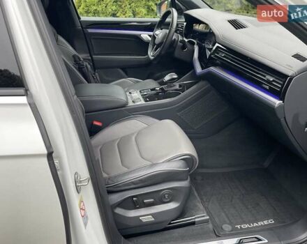 Білий Фольксваген Туарег, об'ємом двигуна 2.97 л та пробігом 100 тис. км за 63999 $, фото 24 на Automoto.ua