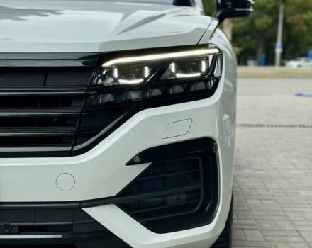 Білий Фольксваген Туарег, об'ємом двигуна 2.97 л та пробігом 77 тис. км за 64900 $, фото 6 на Automoto.ua