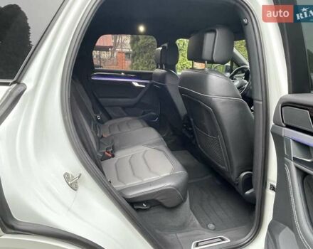 Білий Фольксваген Туарег, об'ємом двигуна 2.97 л та пробігом 100 тис. км за 63999 $, фото 23 на Automoto.ua