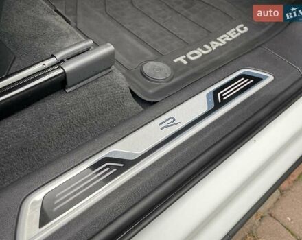 Білий Фольксваген Туарег, об'ємом двигуна 2.97 л та пробігом 100 тис. км за 63999 $, фото 25 на Automoto.ua