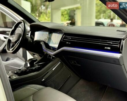 Білий Фольксваген Туарег, об'ємом двигуна 2.97 л та пробігом 77 тис. км за 64900 $, фото 35 на Automoto.ua