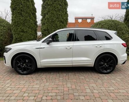 Білий Фольксваген Туарег, об'ємом двигуна 2.97 л та пробігом 100 тис. км за 63999 $, фото 2 на Automoto.ua