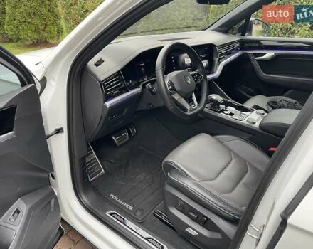 Білий Фольксваген Туарег, об'ємом двигуна 2.97 л та пробігом 100 тис. км за 63999 $, фото 11 на Automoto.ua