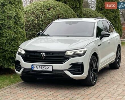 Білий Фольксваген Туарег, об'ємом двигуна 2.97 л та пробігом 100 тис. км за 63999 $, фото 1 на Automoto.ua