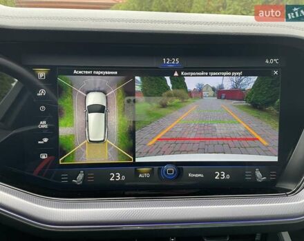 Білий Фольксваген Туарег, об'ємом двигуна 2.97 л та пробігом 100 тис. км за 63999 $, фото 16 на Automoto.ua