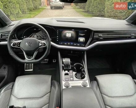 Білий Фольксваген Туарег, об'ємом двигуна 2.97 л та пробігом 100 тис. км за 63999 $, фото 14 на Automoto.ua