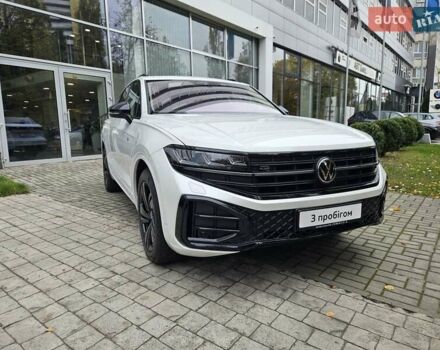 Белый Фольксваген Туарег, объемом двигателя 3 л и пробегом 32 тыс. км за 76890 $, фото 3 на Automoto.ua