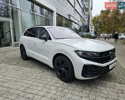 Белый Фольксваген Туарег, объемом двигателя 3 л и пробегом 32 тыс. км за 76890 $, фото 4 на Automoto.ua