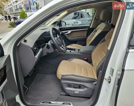 Белый Фольксваген Туарег, объемом двигателя 3 л и пробегом 32 тыс. км за 76890 $, фото 17 на Automoto.ua