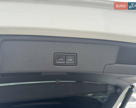 Білий Фольксваген Туарег, об'ємом двигуна 2.97 л та пробігом 33 тис. км за 75500 $, фото 9 на Automoto.ua