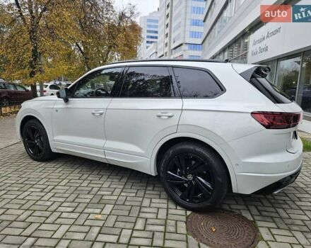 Белый Фольксваген Туарег, объемом двигателя 3 л и пробегом 32 тыс. км за 76890 $, фото 10 на Automoto.ua