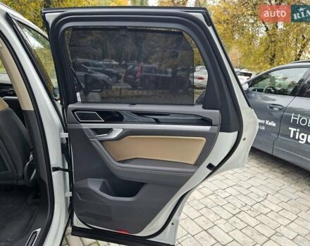 Белый Фольксваген Туарег, объемом двигателя 3 л и пробегом 32 тыс. км за 76890 $, фото 35 на Automoto.ua