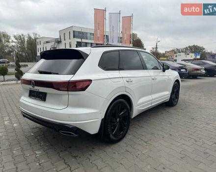 Білий Фольксваген Туарег, об'ємом двигуна 2.97 л та пробігом 33 тис. км за 75500 $, фото 3 на Automoto.ua