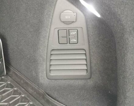 Белый Фольксваген Туарег, объемом двигателя 3 л и пробегом 55 тыс. км за 85500 $, фото 17 на Automoto.ua