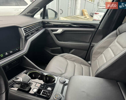 Білий Фольксваген Туарег, об'ємом двигуна 2.97 л та пробігом 33 тис. км за 76900 $, фото 12 на Automoto.ua