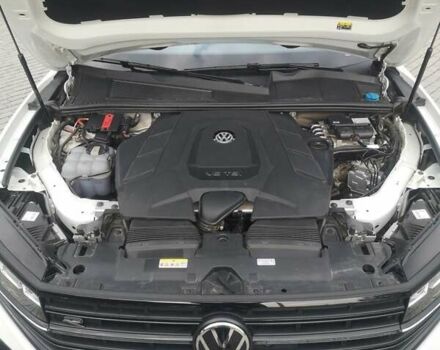 Белый Фольксваген Туарег, объемом двигателя 3 л и пробегом 55 тыс. км за 85500 $, фото 14 на Automoto.ua