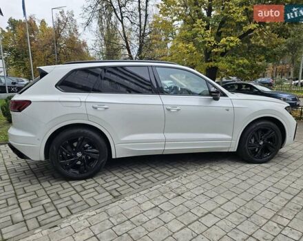 Белый Фольксваген Туарег, объемом двигателя 3 л и пробегом 32 тыс. км за 76890 $, фото 5 на Automoto.ua