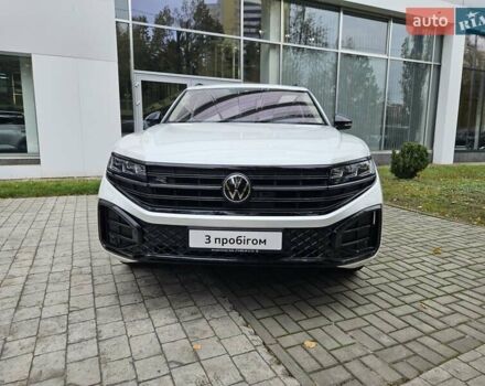 Белый Фольксваген Туарег, объемом двигателя 3 л и пробегом 32 тыс. км за 76890 $, фото 2 на Automoto.ua