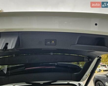 Белый Фольксваген Туарег, объемом двигателя 3 л и пробегом 32 тыс. км за 76890 $, фото 29 на Automoto.ua