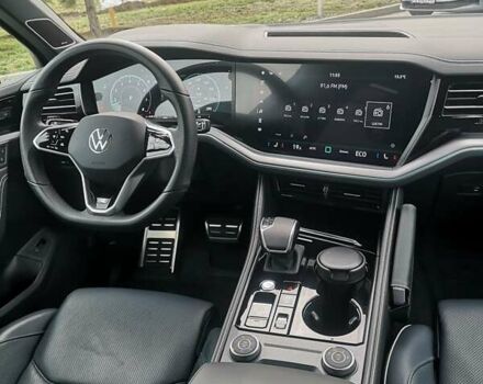 Белый Фольксваген Туарег, объемом двигателя 3 л и пробегом 55 тыс. км за 85500 $, фото 28 на Automoto.ua