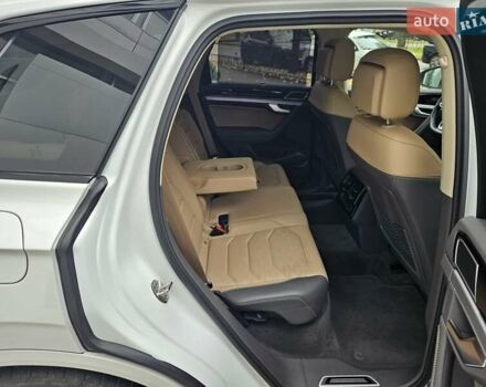 Белый Фольксваген Туарег, объемом двигателя 3 л и пробегом 32 тыс. км за 76890 $, фото 36 на Automoto.ua