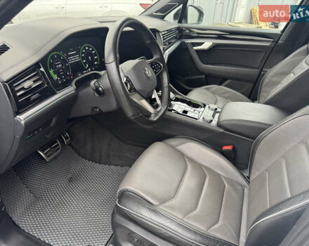 Білий Фольксваген Туарег, об'ємом двигуна 2.97 л та пробігом 33 тис. км за 75500 $, фото 4 на Automoto.ua