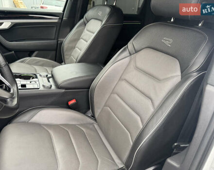 Білий Фольксваген Туарег, об'ємом двигуна 2.97 л та пробігом 33 тис. км за 75500 $, фото 6 на Automoto.ua