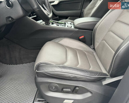 Білий Фольксваген Туарег, об'ємом двигуна 2.97 л та пробігом 33 тис. км за 75500 $, фото 5 на Automoto.ua