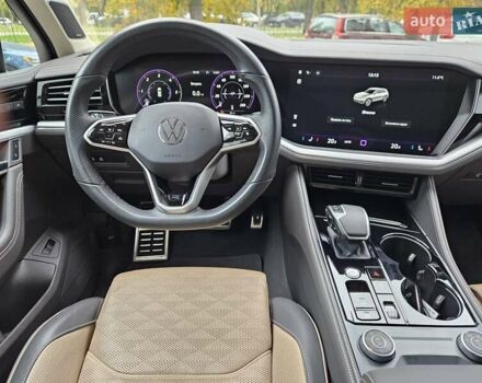 Белый Фольксваген Туарег, объемом двигателя 3 л и пробегом 32 тыс. км за 76890 $, фото 46 на Automoto.ua