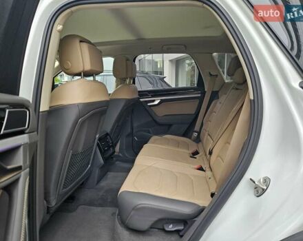 Белый Фольксваген Туарег, объемом двигателя 3 л и пробегом 32 тыс. км за 76890 $, фото 26 на Automoto.ua