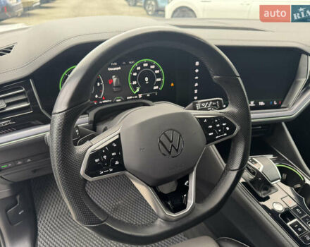 Білий Фольксваген Туарег, об'ємом двигуна 2.97 л та пробігом 33 тис. км за 75500 $, фото 7 на Automoto.ua