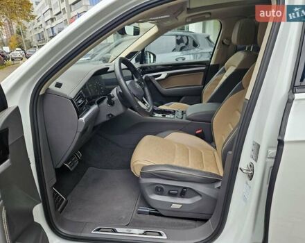 Белый Фольксваген Туарег, объемом двигателя 3 л и пробегом 32 тыс. км за 76890 $, фото 18 на Automoto.ua