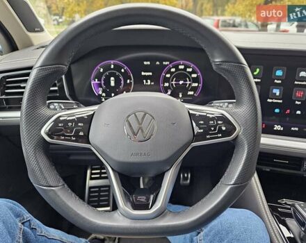 Белый Фольксваген Туарег, объемом двигателя 3 л и пробегом 32 тыс. км за 76890 $, фото 53 на Automoto.ua