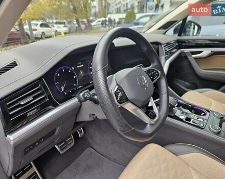 Белый Фольксваген Туарег, объемом двигателя 3 л и пробегом 32 тыс. км за 76890 $, фото 19 на Automoto.ua