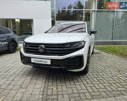 Белый Фольксваген Туарег, объемом двигателя 3 л и пробегом 32 тыс. км за 76890 $, фото 1 на Automoto.ua