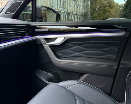 Белый Фольксваген Туарег, объемом двигателя 2.97 л и пробегом 2 тыс. км за 92000 $, фото 38 на Automoto.ua