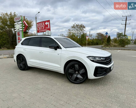 Белый Фольксваген Туарег, объемом двигателя 2.97 л и пробегом 2 тыс. км за 92000 $, фото 2 на Automoto.ua