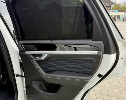 Белый Фольксваген Туарег, объемом двигателя 2.97 л и пробегом 2 тыс. км за 92000 $, фото 13 на Automoto.ua