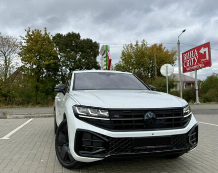 Белый Фольксваген Туарег, объемом двигателя 2.97 л и пробегом 2 тыс. км за 92000 $, фото 1 на Automoto.ua