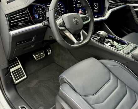 Белый Фольксваген Туарег, объемом двигателя 2.97 л и пробегом 2 тыс. км за 92000 $, фото 20 на Automoto.ua